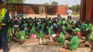 Les élèves de YIGUIYA prenant des notes